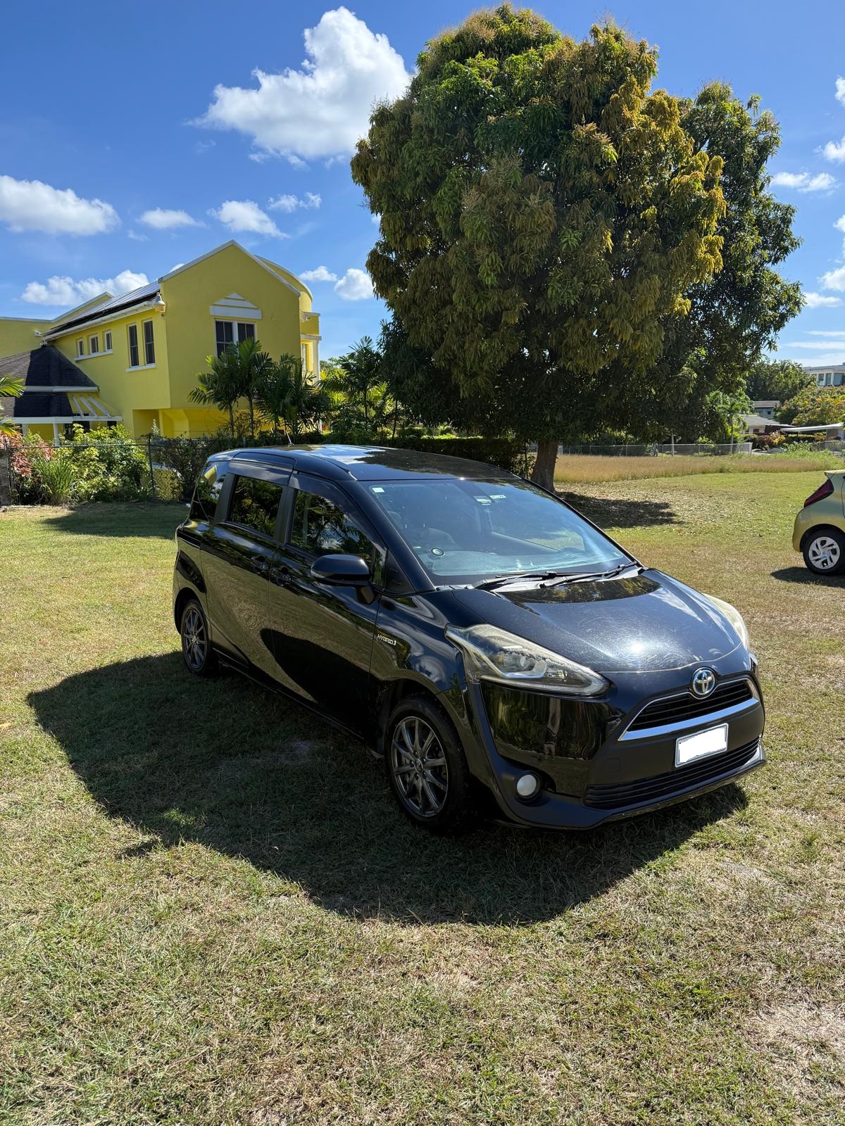 Toyota Sienta 2018